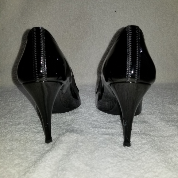 Prada black patent leather open toe shoes - Picture 6 of 8